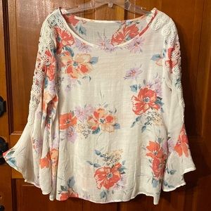 Beautiful Flowing Blouse Large